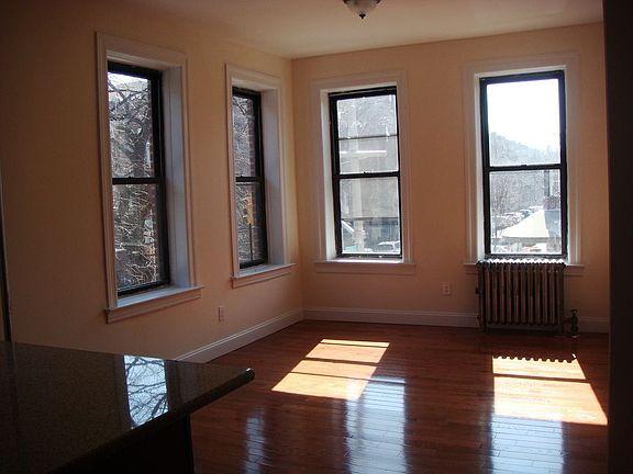 3rd image of 2588 34th St APT 2A
