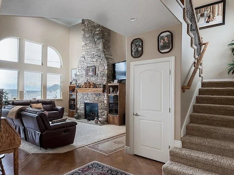 2296 S Hunter Dr — Photo 4