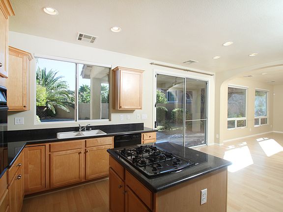 3rd image of 548 Tecate Valley St
