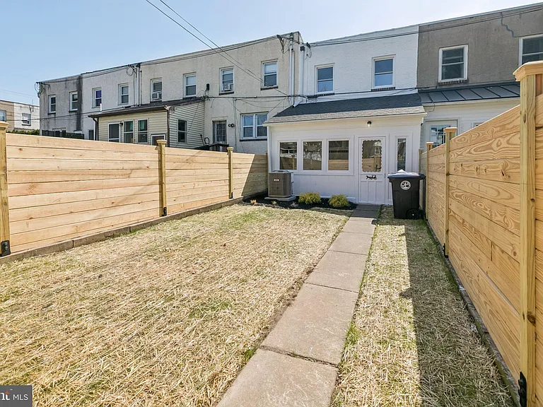 732 Harry St — Photo 37
