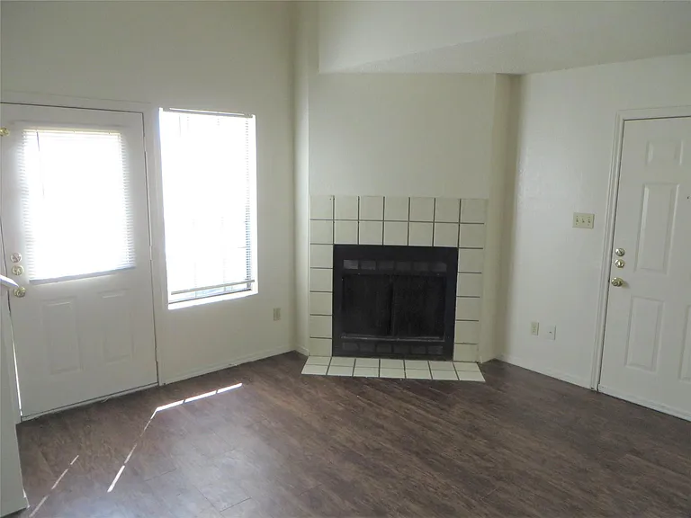 2217 Katy Ln #C — Photo 4