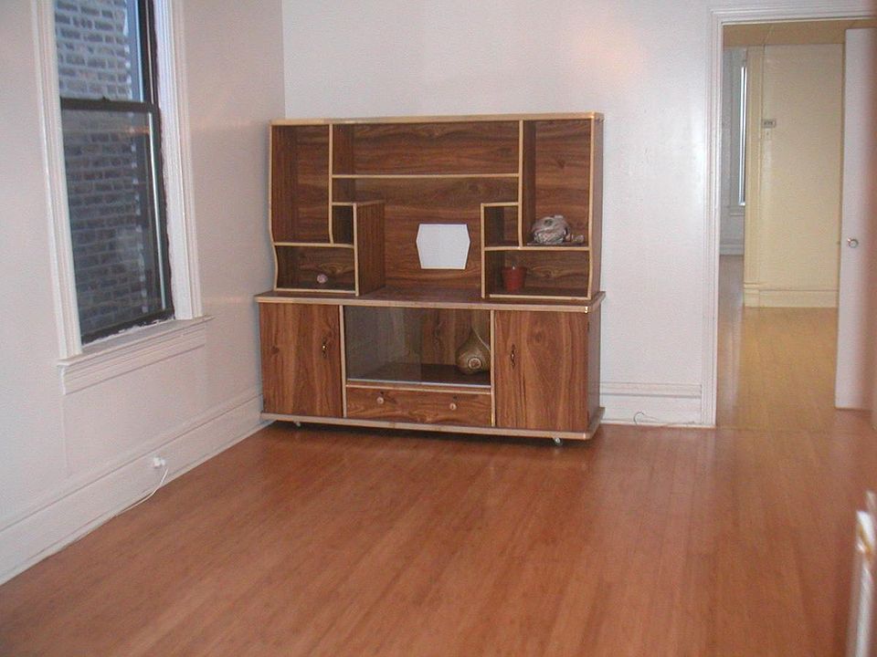 1st image of 3325 S Emerald Ave #1