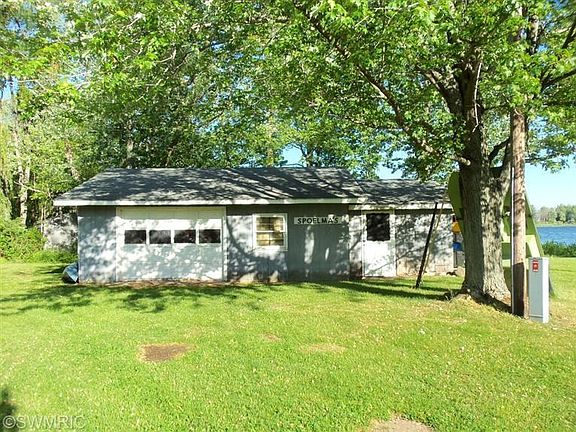 4th image of 2452 Lorraine Dr
