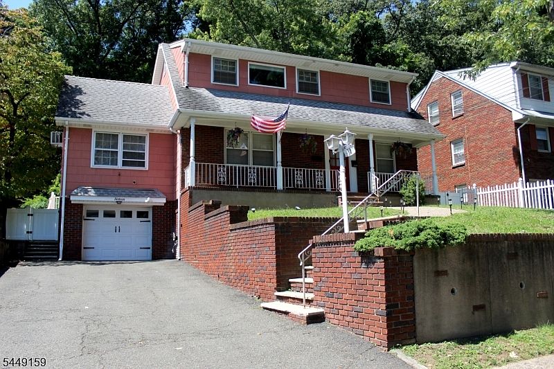 1st image of 16 W Prospect St