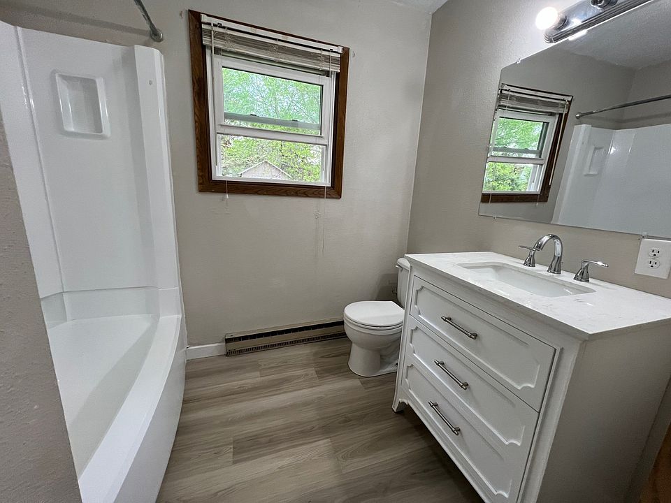 2nd image of 109 12th Ave S