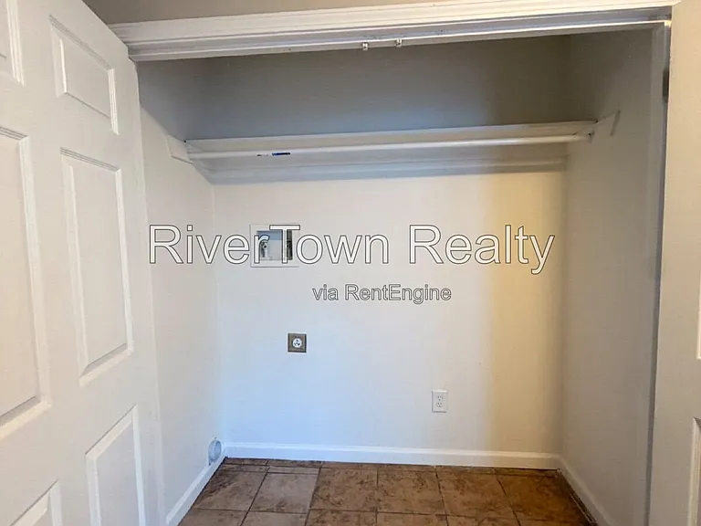 1102 Maria St — Photo 8
