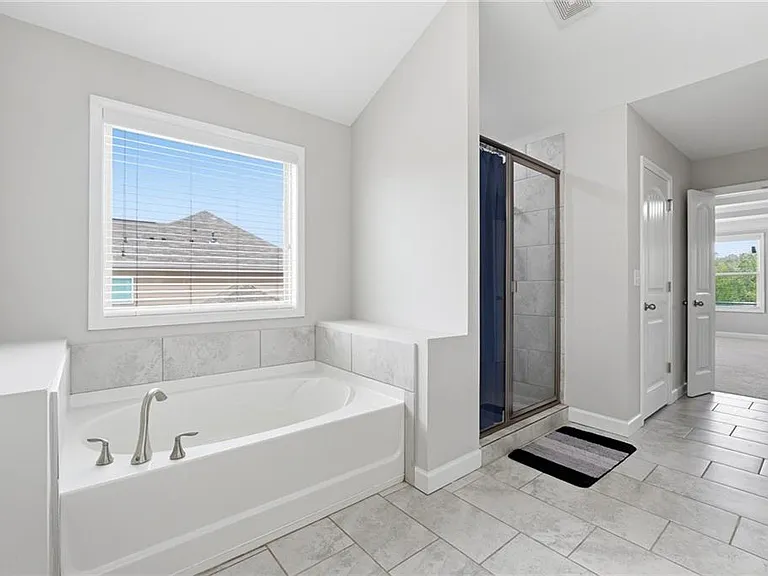 304 Cochin Dr — Photo 34