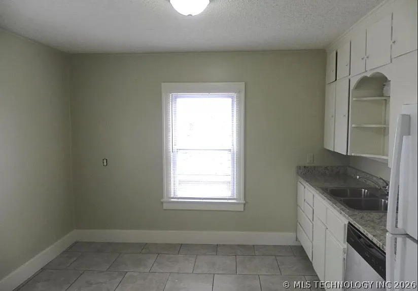 3 bed, 1.0 bath, 900 sqft, $1,275 — Photo 4