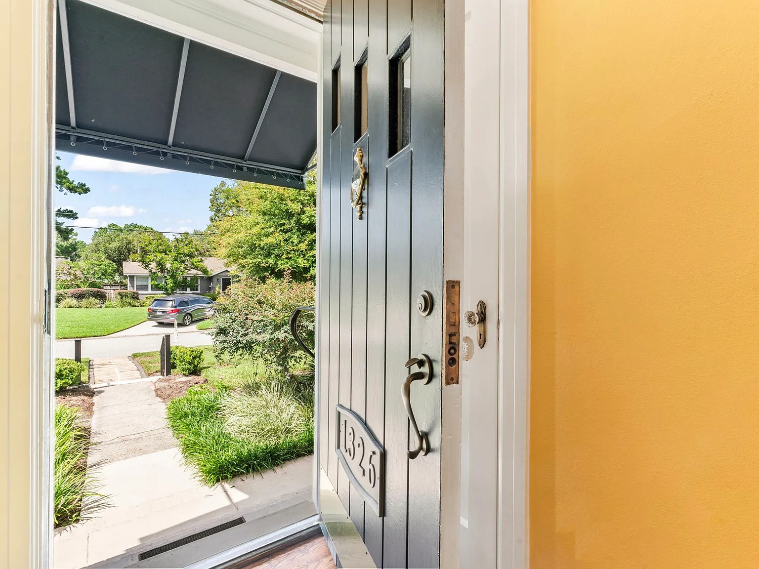 3 bed, 1948 sqft, $3,495 — Photo 2