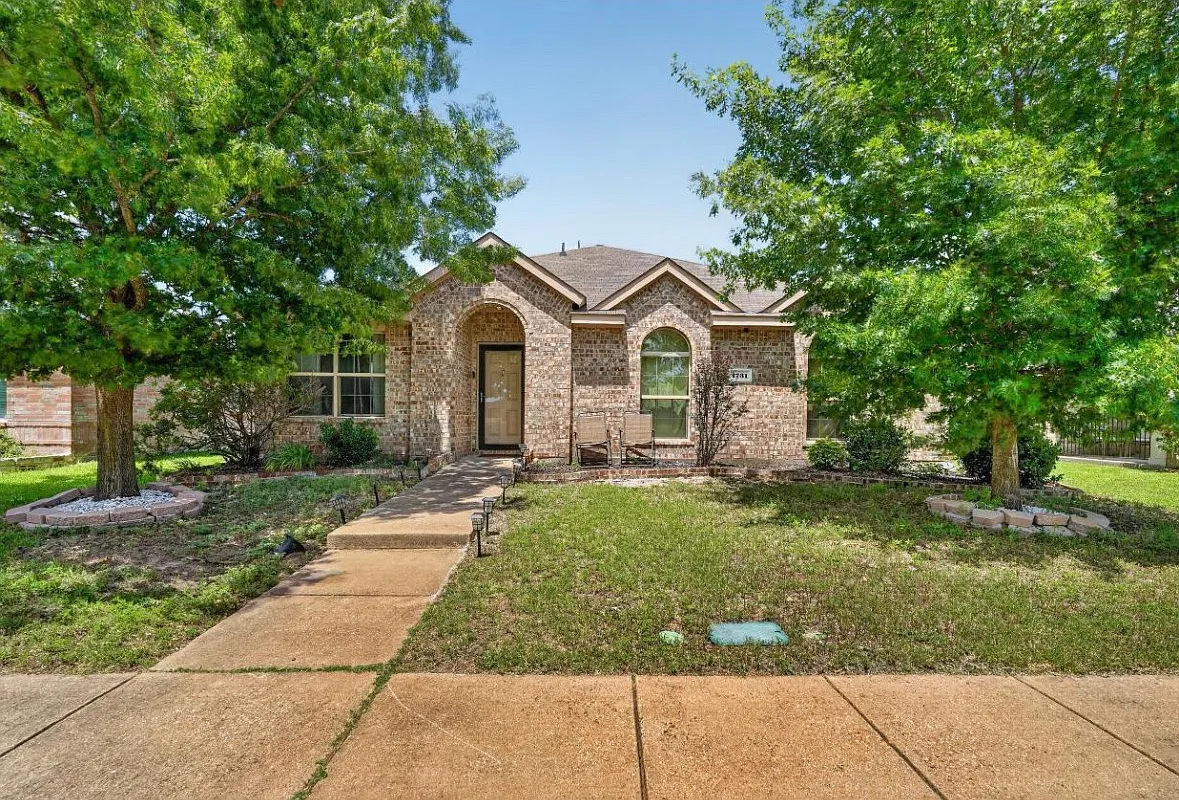 4 bed, 2169 sqft, $2,450 — Photo 1