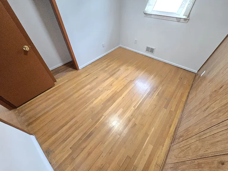 322 Sanilac St — Photo 14