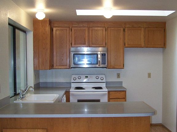 3rd image of 11816 132nd Street Ct E