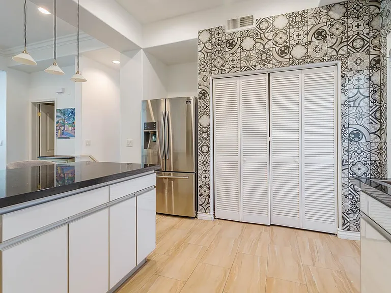441 N Los Robles Ave — Photo 11