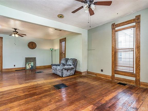 4th image of 3267 S Maysville St