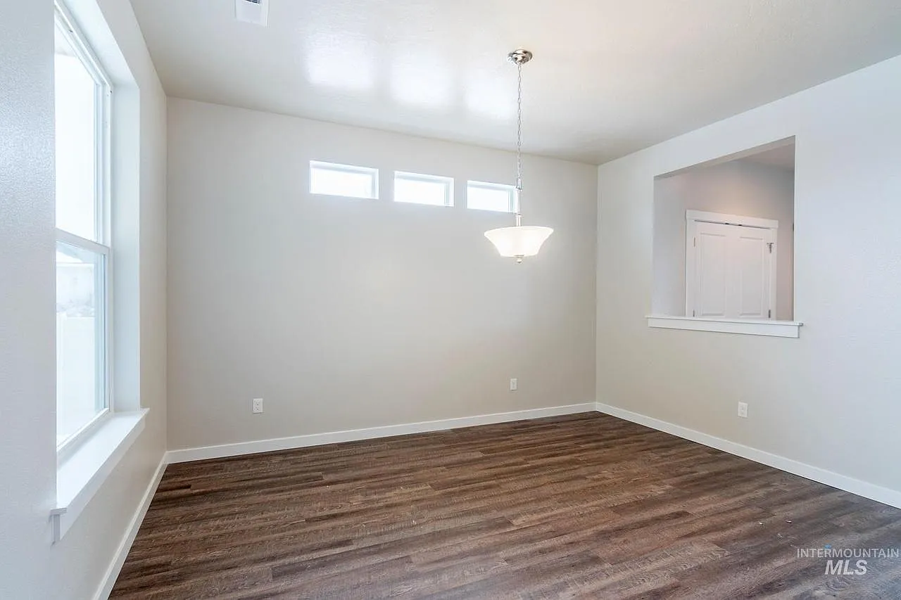 322 S Fritts Ln — Photo 4