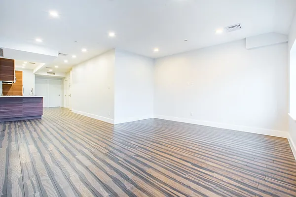 Rented by Urban Real Estate Property Group Inc | media 25