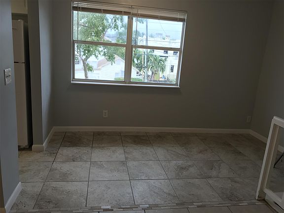 5th image of 310 N M St APT 2
