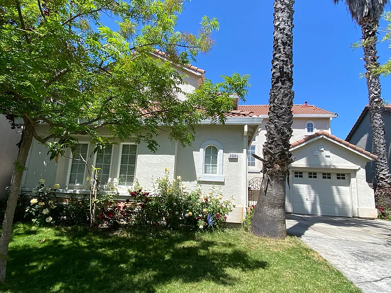 2035 Blackridge Ave — Photo 10