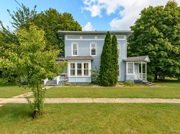 705 E 2nd St, Lawton, MI 49065