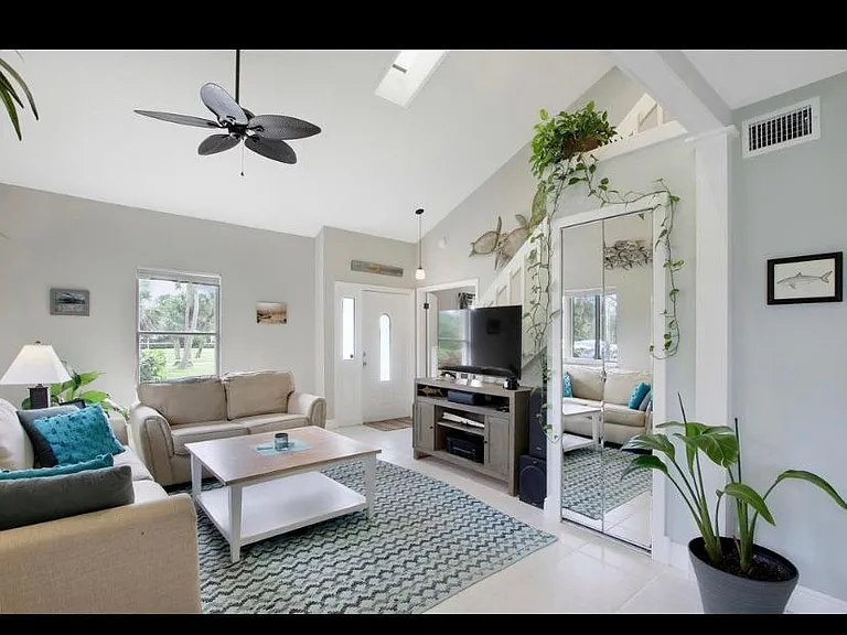 Maplecrest Cir — Photo 2