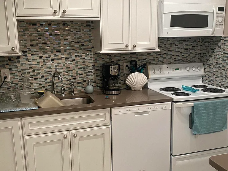 1382 Ocean Ave #C17 — Photo 5