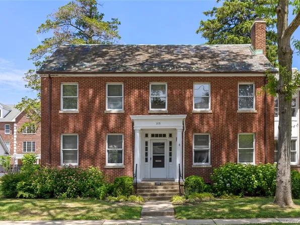 315 Ellington Avenue E, Garden City, NY 11530