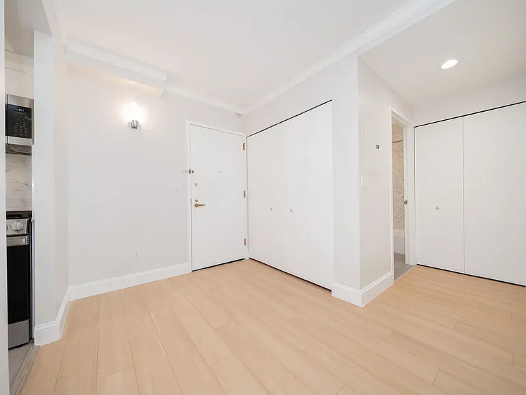 140 Riverside Blvd #402 — Photo 7