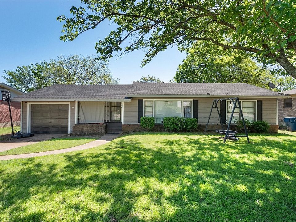 1st image of 107 Oakwood Dr