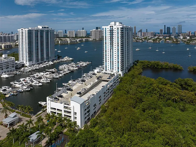 17111 Biscayne Blvd #207 — Photo 43