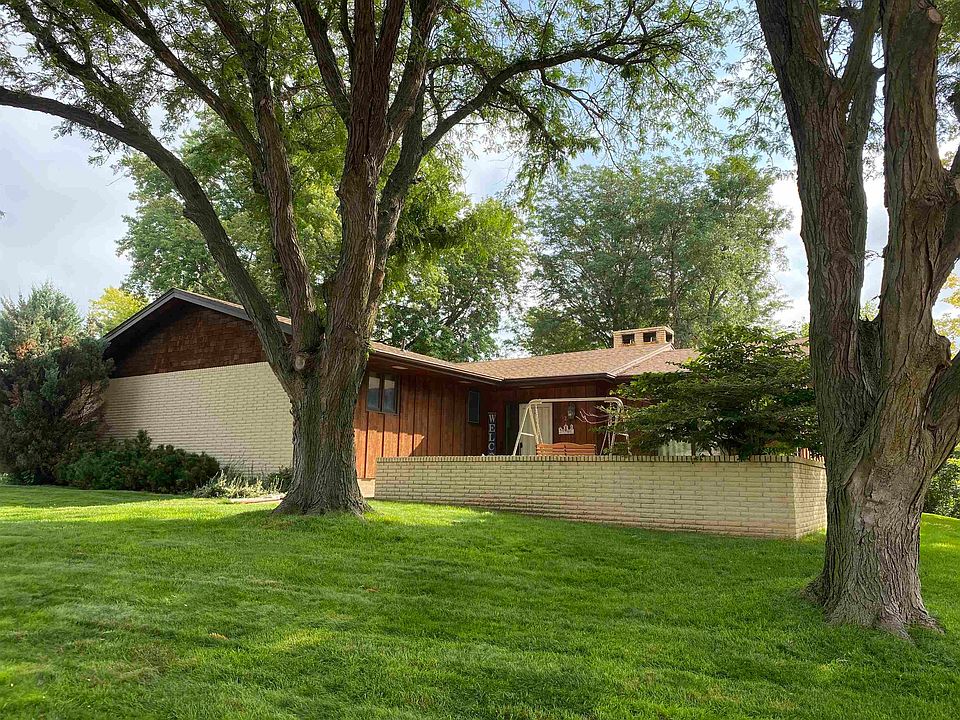1st image of 12 Sioux Ln
