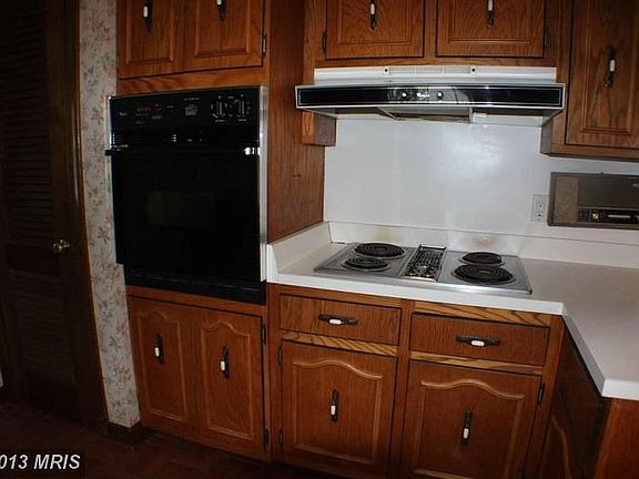 5th image of 121 Gill St
