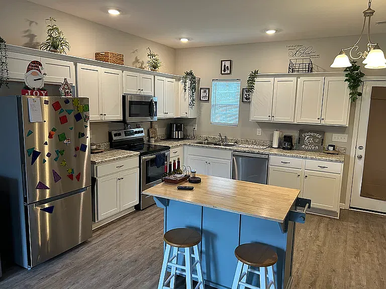3 bed, 1196 sqft, $1,800 — Photo 3