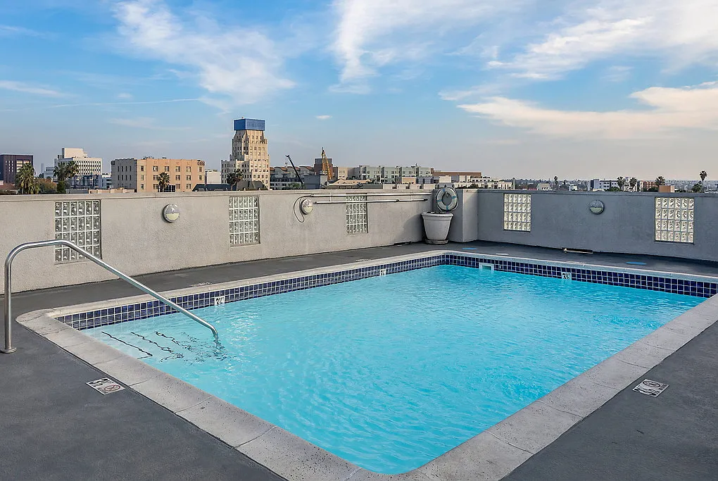 Essex Properties at Miracle Mile — Photo 2