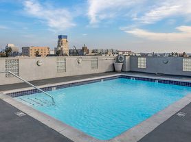 Essex Properties at Miracle Mile