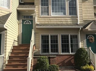 85 Locust Ave APT 523, New Canaan, CT 06840