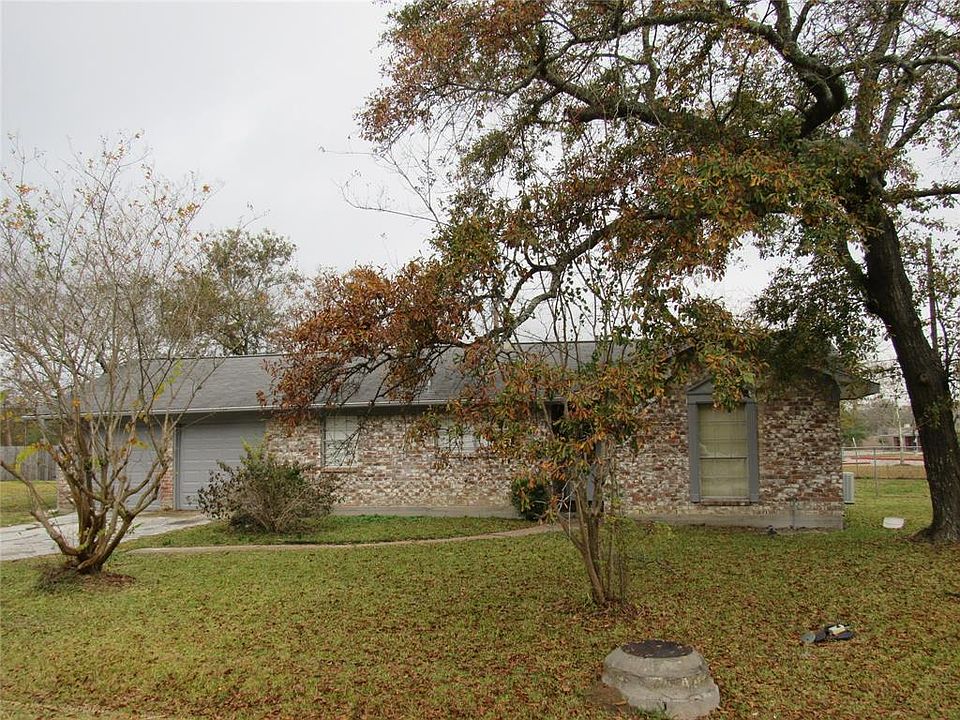 1st image of 113 Honeysuckle Dr