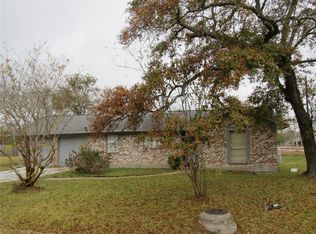 113 Honeysuckle Dr, Baytown, TX 77520