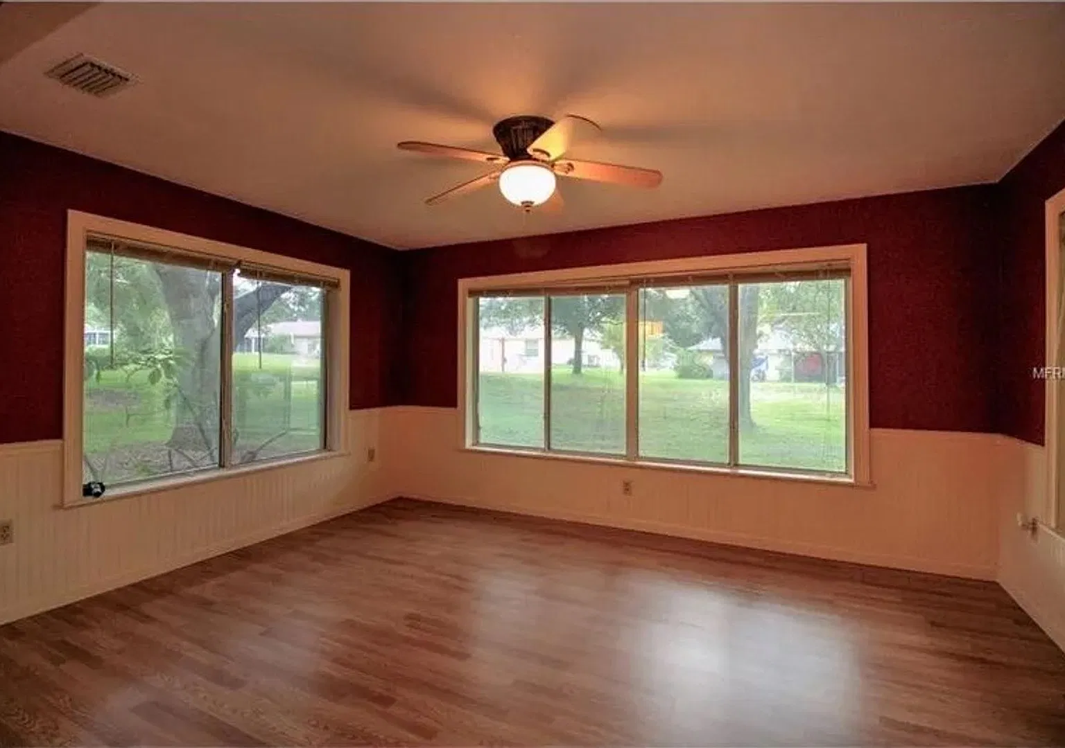 Spacious 3BR/2.5BA Single Family Home in Grand Island — Photo 4