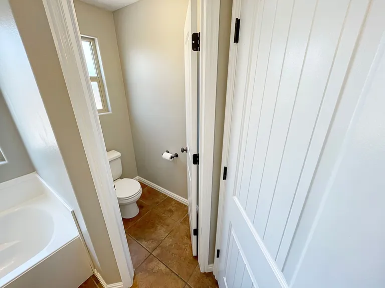 1228 W 200 N — Photo 21