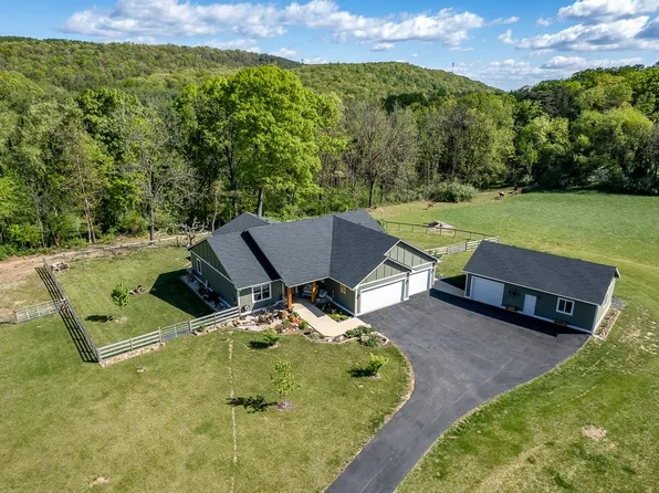 99 Mount Ida Ln, Staunton, VA 24401