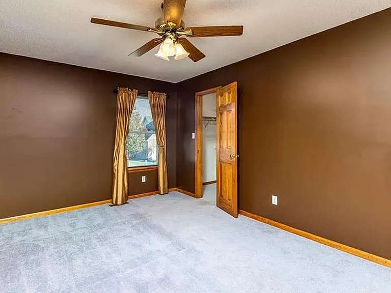 3400 Gateway Dr — Photo 9
