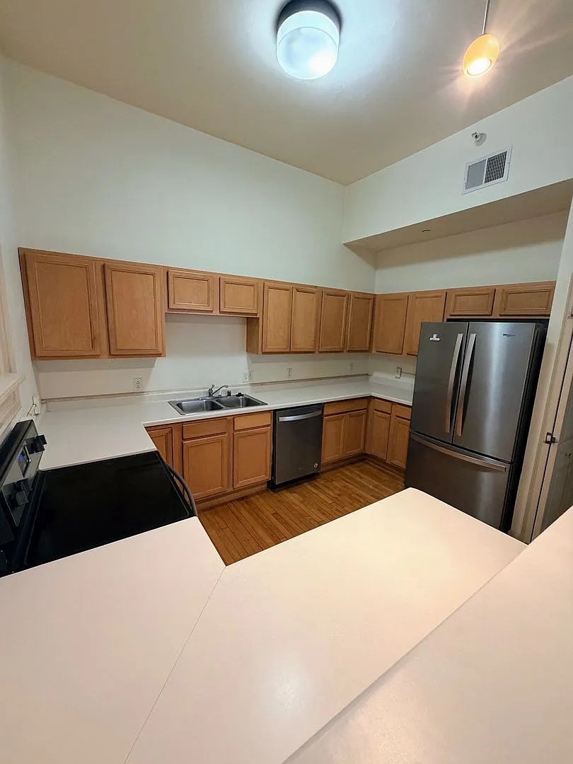 1 bed, 1.0 bath, 675 sqft, $1,095 — Photo 2