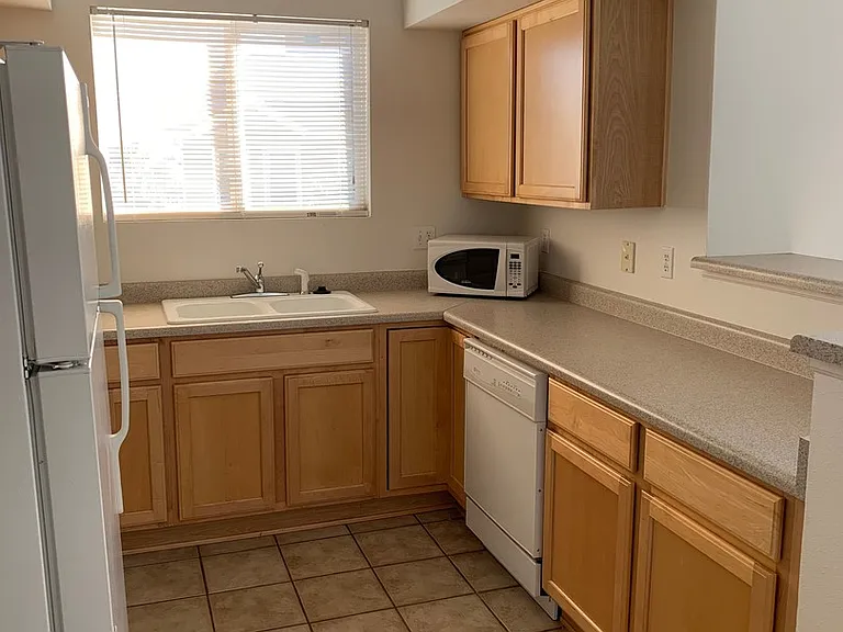 906 Lucca Dr — Photo 4