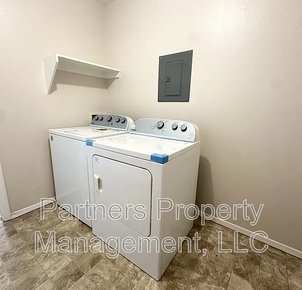 3520 W Olive St — Photo 13