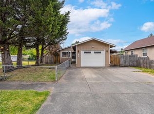 731 SW J St, Grants Pass, OR 97526