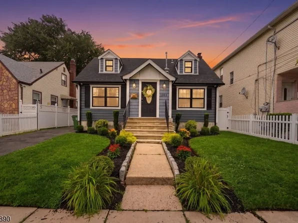 1305 E Henry St, Linden City, NJ 07036