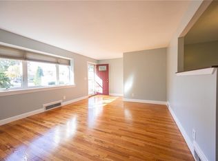 11 Salem Dr, North Providence, RI 02904