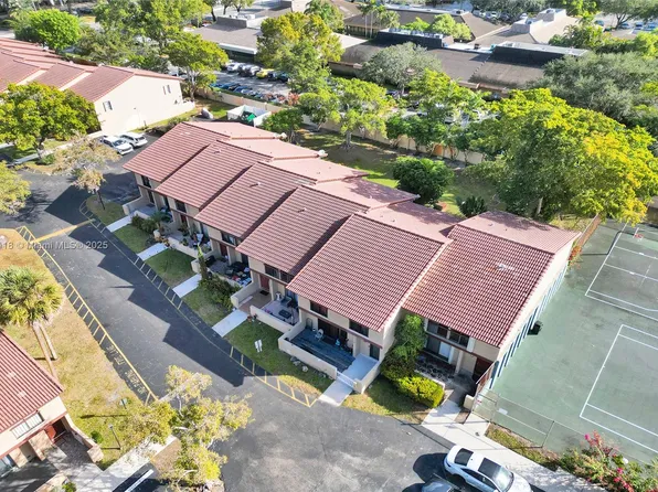 4742 Sheridan St #6, Hollywood, FL 33021