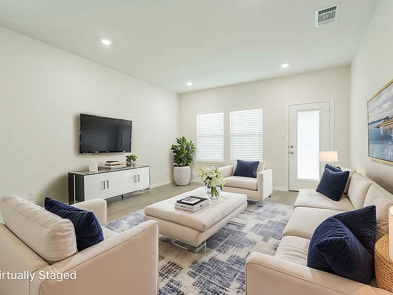 903 Shear Dr — Photo 4