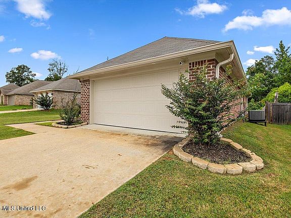 3rd image of 937 Filmore Dr